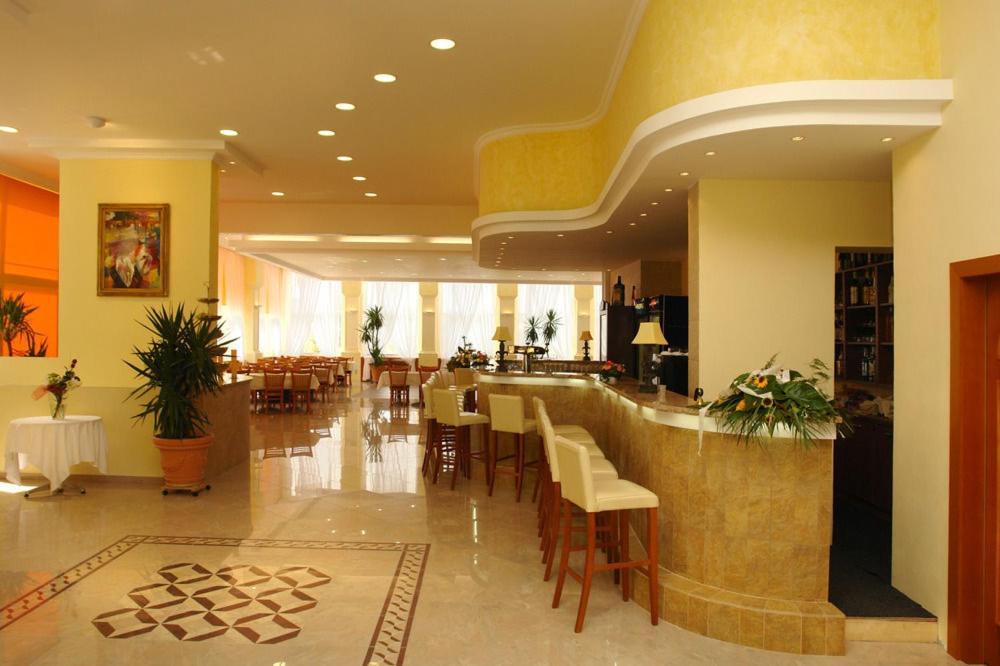 Hotel Bila Ruze بايسك المظهر الخارجي الصورة